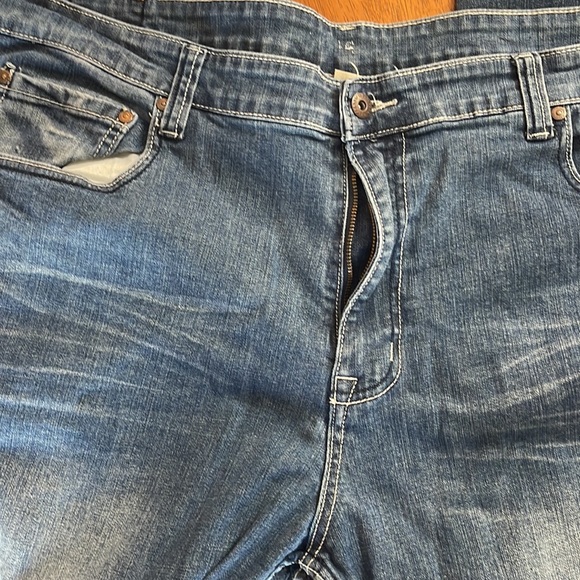 Men’s boot cut jeans. Like new. Medium blue color - Picture 2 of 4